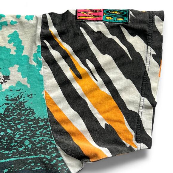 Vintage Wave Board Surfing AOP Surf T Shirt Surfer Beach XL USA 80s 90s Pattern - Picture 8 of 12